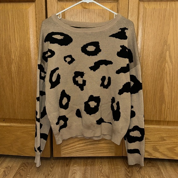 Sweaters - NWOT CHEETAH SWEATER